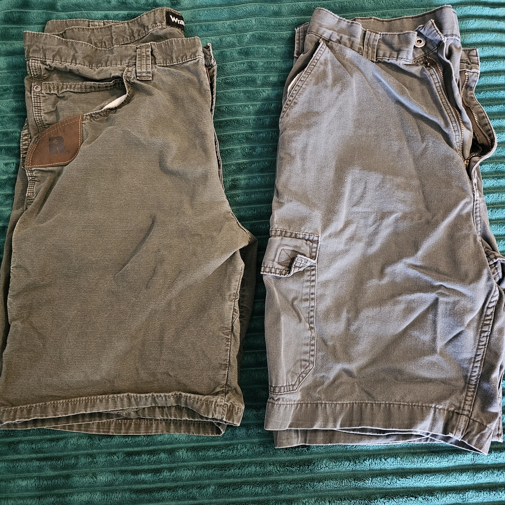 Wrangler Men's Olive and Gray Cargo Shorts
